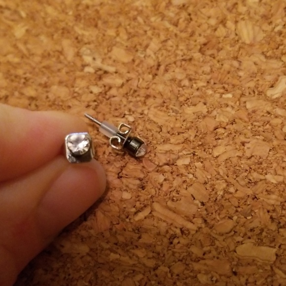 NWOT 5 Pairs Pretty Simple Studs! - Picture 3 of 6